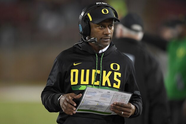 PALO ALTO, CA - OCTOBER 14: Head coach Willie Taggart of the Oregon Ducks looks on from the sidelines against the Stanford Cardinal during their NCAA football game at Stanford Stadium on October 14, 2017 in Palo Alto, California. (Photo by Thearon W. Henderson/Getty Images) PALO ALTO, CA - OCTOBER 14: Head coach Willie Taggart of the Oregon Ducks looks on from the sidelines against the Stanford Cardinal during their NCAA football game at Stanford Stadium on October 14, 2017 in Palo Alto, California. (Photo by Thearon W. Henderson/Getty Images)