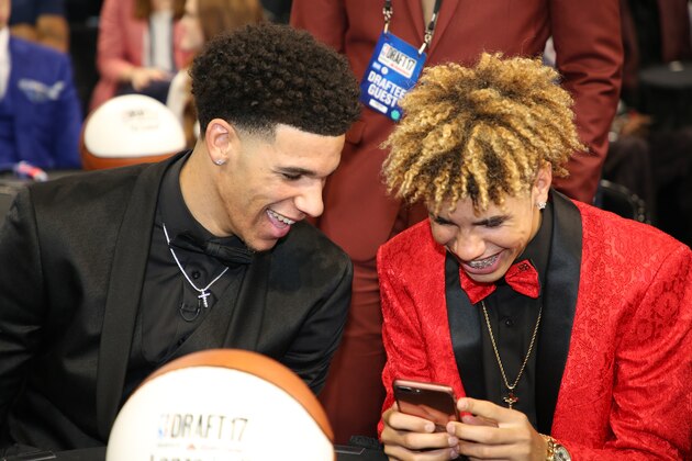 BROOKLYN, NY - JUNE 22:  Lonzo Ball and LaMelo Ball prior to the 2017 NBA Draft on June 22, 2017 at Barclays Center in Brooklyn, New York. NOTE TO USER: User expressly acknowledges and agrees that, by downloading and or using this photograph, User is consenting to the terms and conditions of the Getty Images License Agreement. Mandatory Copyright Notice: Copyright 2017 NBAE (Photo by Chris Marion/NBAE via Getty Images)