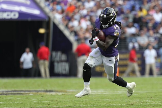 BALTIMORE, MD - OCTOBER 15:Running Back Alex Collins #34 of the Baltimore Ravens carries the ball in the third quarter against the Chicago Bears at M&T Bank Stadium on October 15, 2017 in Baltimore, Maryland. (Photo by Rob Carr/Getty Images)
