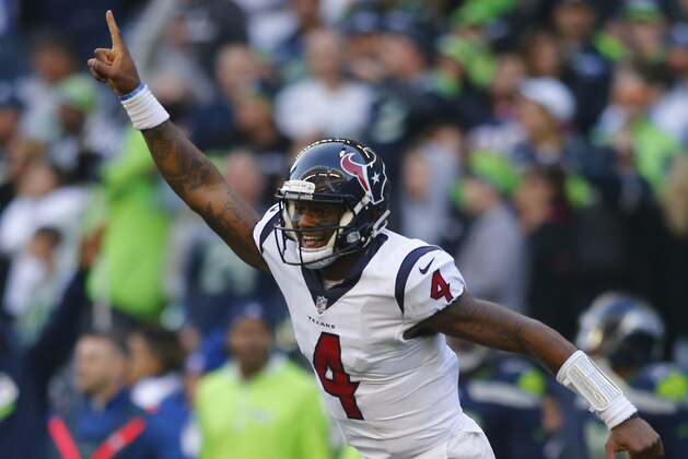 SEATTLE, WA - OCTOBER 29:  Quarterback Deshaun Watson #4 of the Houston Texans cheers as DeAndre Hopkins #10 scores a 72 yard touchdown against the Seattle Seahawks in the fourth quarter at CenturyLink Field on October 29, 2017 in Seattle, Washington. (Photo by Jonathan Ferrey/Getty Images)