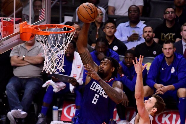 LOS ANGELES, CA - OCTOBER 28:  DeAndre Jordan #6 of the LA Clippers dunks past Jon Leuer #30 of the Detroit Pistons during the first half at Staples Center on October 28, 2017 in Los Angeles, California.  (Photo by Harry How/Getty Images)