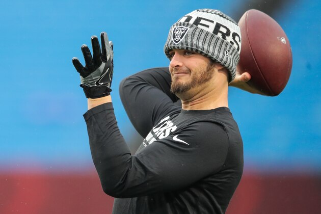 ORCHARD PARK, NY - OCTOBER 29:  Derek Carr #4 of the Oakland Raiders throws the ball before an NFL game against the Buffalo Bills on October 29, 2017 at New Era Field in Orchard Park, New York.  (Photo by Brett Carlsen/Getty Images)