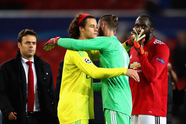 MANCHESTER, ENGLAND - OCTOBER 31: Mile Svilar of Benfica and David De Gea of Manchester United embrace following the UEFA Champions League group A match between Manchester United and SL Benfica at Old Trafford on October 31, 2017 in Manchester, United Kingdom.  (Photo by Michael Steele/Getty Images)