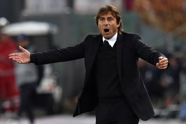 ROME, ITALY - OCTOBER 31:  Antonio Conte head coach of Chelsea FC during the UEFA Champions League group C match between AS Roma and Chelsea FC at Stadio Olimpico on October 31, 2017 in Rome, Italy.  (Photo by Giuseppe Bellini/Getty Images )