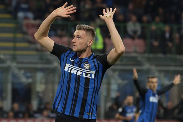 MILAN, ITALY - OCTOBER 24:  Milan Skriniar of FC Internazionale Milano celebrates after scoring the opening goal during the Serie A match between FC Internazionale and UC Sampdoria at Stadio Giuseppe Meazza on October 24, 2017 in Milan, Italy.  (Photo by Emilio Andreoli/Getty Images)