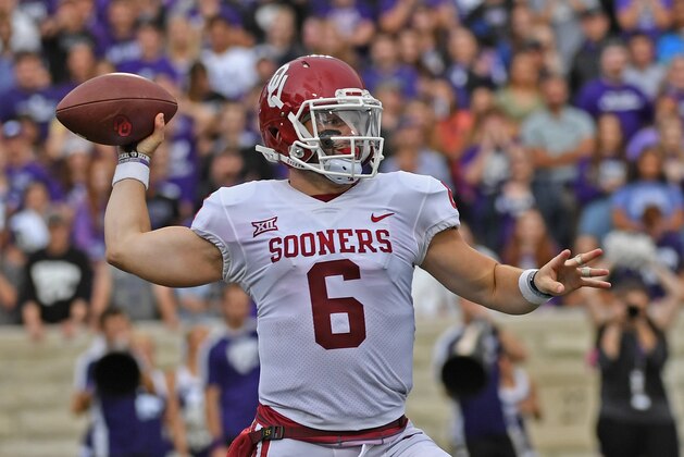 MANHATTAN, KS - OCTOBER 21:  Quarterback Baker Mayfield #6 of the Oklahoma Sooners drops back to pass against the Kansas State Wildcats during the first half on October 21, 2017 at Bill Snyder Family Stadium in Manhattan, Kansas.  (Photo by Peter G. Aiken/Getty Images)