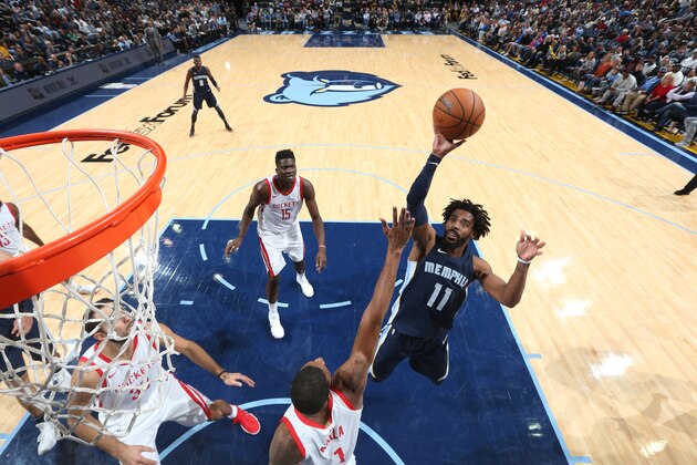 MEMPHIS, TN - OCTOBER 28: Mike Conley #11 of the Memphis Grizzlies shoots the ball against the Houston Rockets on October 28, 2017 at FedExForum in Memphis, Tennessee. NOTE TO USER: User expressly acknowledges and agrees that, by downloading and or using this photograph, User is consenting to the terms and conditions of the Getty Images License Agreement. Mandatory Copyright Notice: Copyright 2017 NBAE (Photo by Joe Murphy/NBAE via Getty Images)