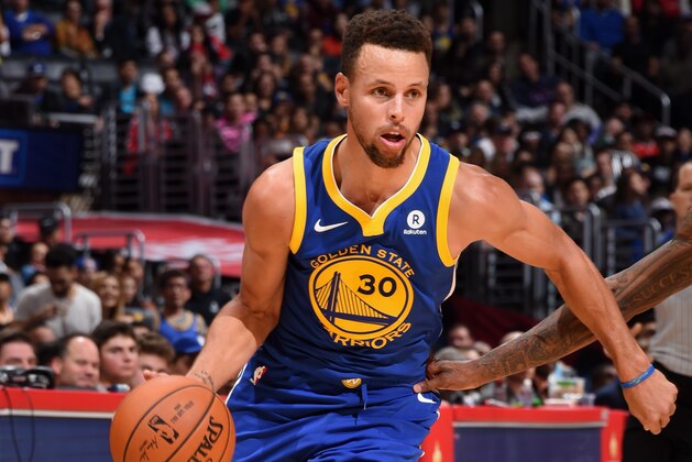 LOS ANGELES, CA - OCTOBER 30:  Stephen Curry #30 of the Golden State Warriors handles the ball against the LA Clippers on October 30, 2017 at STAPLES Center in Los Angeles, California. NOTE TO USER: User expressly acknowledges and agrees that, by downloading and/or using this Photograph, user is consenting to the terms and conditions of the Getty Images License Agreement. Mandatory Copyright Notice: Copyright 2017 NBAE (Photo by Andrew D. Bernstein/NBAE via Getty Images)