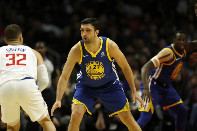 Golden State Warriors center Zaza Pachulia defends during the second half of an NBA basketball game against the Los Angeles Clippers, Monday, Oct. 30, 2017, in Los Angeles. (AP Photo/Ryan Kang)