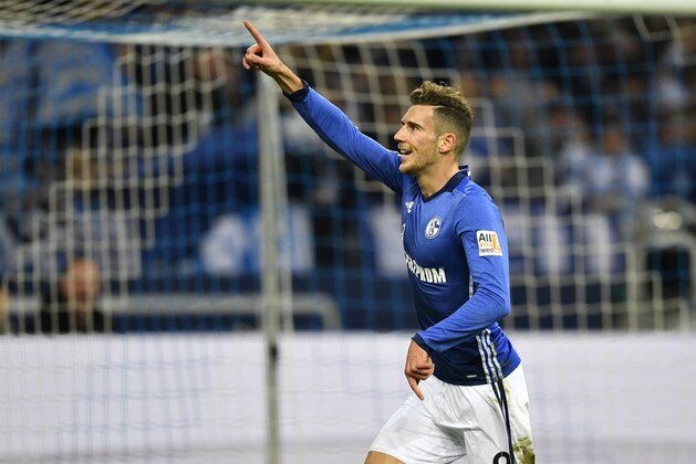 Schalke's Leon Goretzka celebrates after he scored the opening goal during the German Bundesliga soccer match between FC Schalke 04 and FSV Mainz 05 at the Arena in Gelsenkirchen, Germany, Friday, Oct. 20, 2017. (AP Photo/Martin Meissner)