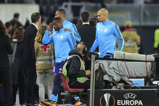 Marseille's French defender Patrice Evra (C) leaves the pitch after an incident with Marseille supporters before the start of the UEFA Europa League group I football match Vitoria SC vs Marseille at D. Afonso Henriques stadium in Guimaraes on November 2, 2017. / AFP PHOTO / MIGUEL RIOPA        (Photo credit should read MIGUEL RIOPA/AFP/Getty Images)