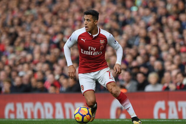 LONDON, ENGLAND - OCTOBER 28:  Alexis Sanchez of Arsenal in action during the Premier League match between Arsenal and Swansea City at Emirates Stadium on October 28, 2017 in London, England.  (Photo by Shaun Botterill/Getty Images)