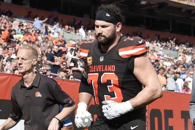 CLEVELAND, OH - OCTOBER 22: Joe Thomas #73 of the Cleveland Browns leaves the field after an injure against the Tennessee Titans at FirstEnergy Stadium on October 22, 2017 in Cleveland, Ohio. (Photo by Jason Miller/Getty Images)