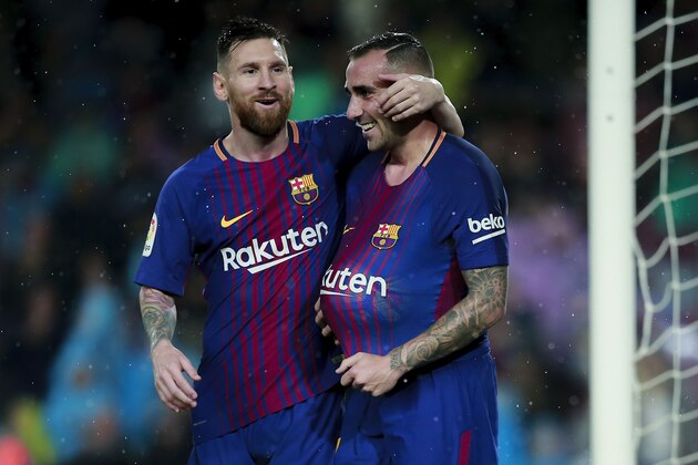 BARCELONA, SPAIN - NOVEMBER 04:  Paco Alcacer (R) of FC Barcelona celebrates scoring their opening goal with teammate Lionel Messi (L)during the La Liga match between FC Barcelona and Sevilla FC at Camp Nou stadium on November 4, 2017 in Barcelona, Spain.  (Photo by Gonzalo Arroyo Moreno/Getty Images)