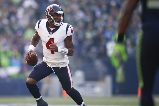 SEATTLE, WA - OCTOBER 29:  Quarterback Deshaun Watson #4 of the Houston Texans rushes against the Seattle Seahawks at CenturyLink Field on October 29, 2017 in Seattle, Washington. (Photo by Jonathan Ferrey/Getty Images)