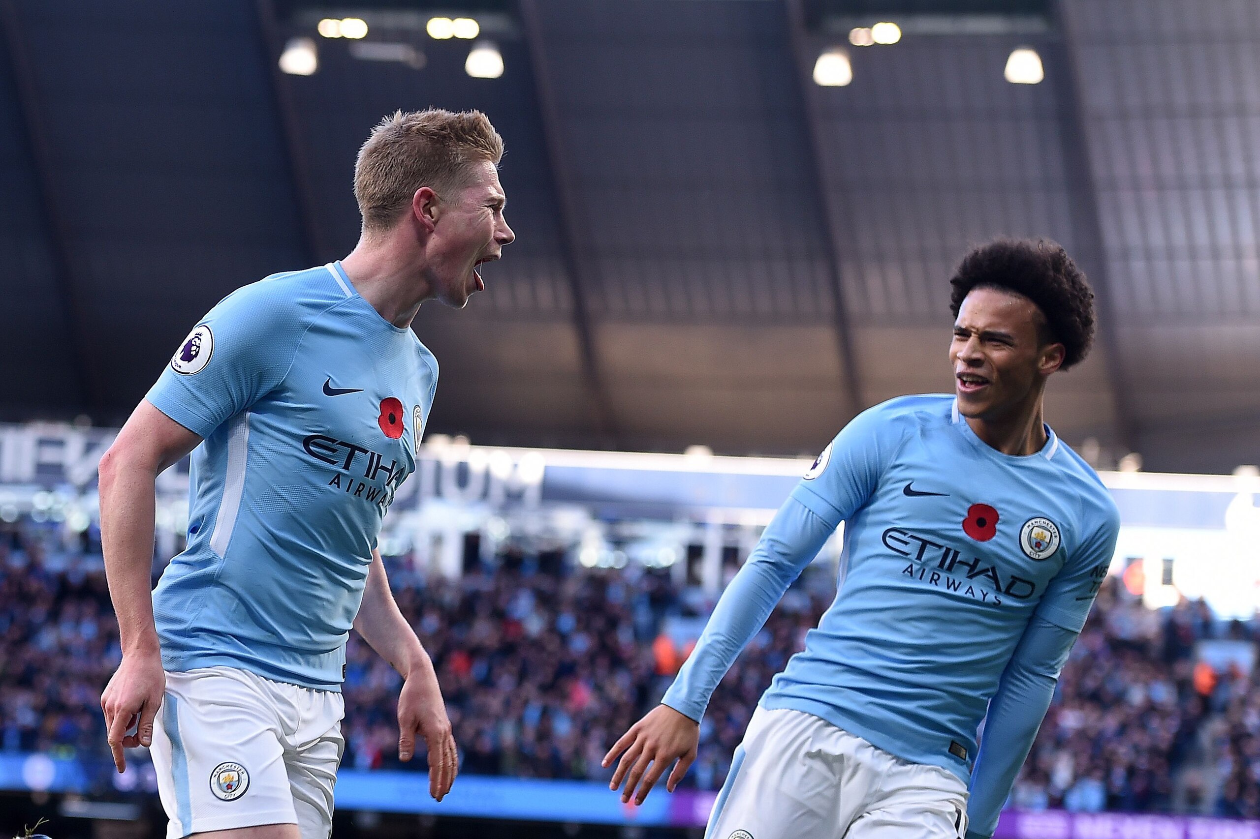 Manchester City's Belgian midfielder Kevin De Bruyne celebrates scoring the opening goal during the English Premier League football match between Manchester City and Arsenal at the Etihad Stadium in Manchester, north west England, on November 5, 2017. / AFP PHOTO / PAUL ELLIS / RESTRICTED TO EDITORIAL USE. No use with unauthorized audio, video, data, fixture lists, club/league logos or 'live' services. Online in-match use limited to 75 images, no video emulation. No use in betting, games or single club/league/player publications.  /         (Photo credit should read PAUL ELLIS/AFP/Getty Images)