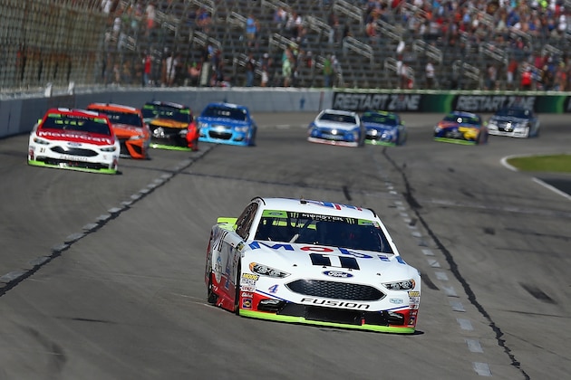 FORT WORTH, TX - NOVEMBER 05:  Kevin Harvick, driver of the #4 Mobil 1 Ford, leads a pack of cars during the Monster Energy NASCAR Cup Series AAA Texas 500 at Texas Motor Speedway on November 5, 2017 in Fort Worth, Texas.  (Photo by Sarah Crabill/Getty Images)