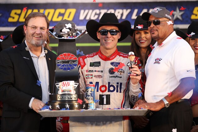 FORT WORTH, TX - NOVEMBER 05:  Kevin Harvick, driver of the #4 Mobil 1 Ford, celebrates in Victory Lane after winning the Monster Energy NASCAR Cup Series AAA Texas 500 at Texas Motor Speedway on November 5, 2017 in Fort Worth, Texas.  (Photo by Chris Graythen/Getty Images)