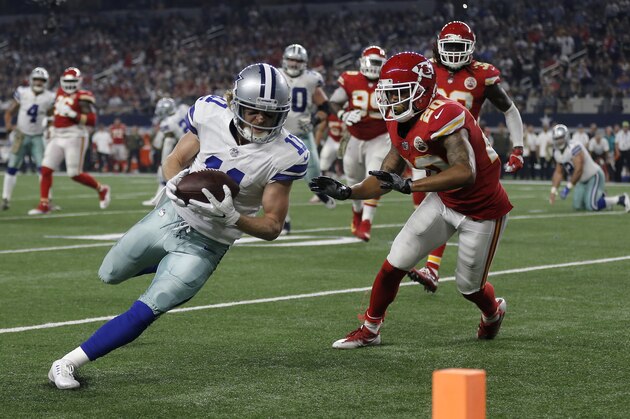 Kansas City Chiefs' Alex Smith (11) sprints to the end zone for a touchdown as Kansas City Chiefs' Steven Nelson (20) gives chase in the second half of an NFL football game, Sunday, Nov. 5, 2017, in Arlington, Texas. (AP Photo/Brandon Wade) Kansas City Chiefs' Alex Smith (11) sprints to the end zone for a touchdown as Kansas City Chiefs' Steven Nelson (20) gives chase in the second half of an NFL football game, Sunday, Nov. 5, 2017, in Arlington, Texas. (AP Photo/Brandon Wade)