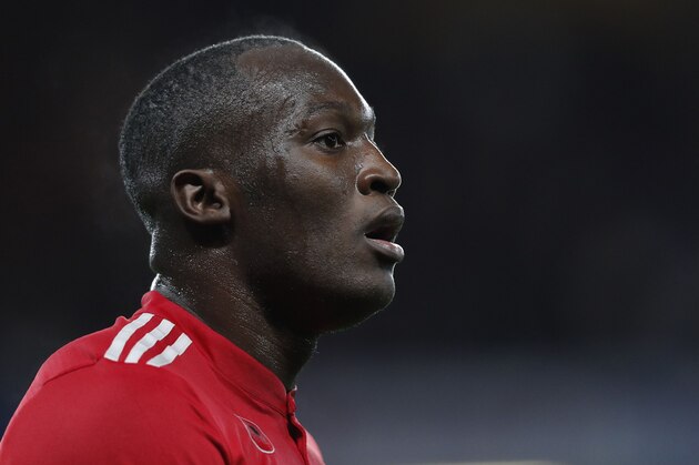 Manchester United's Belgian striker Romelu Lukaku reats during the English Premier League football match between Chelsea and Manchester United at Stamford Bridge in London on November 5, 2017. / AFP PHOTO / Adrian DENNIS / RESTRICTED TO EDITORIAL USE. No use with unauthorized audio, video, data, fixture lists, club/league logos or 'live' services. Online in-match use limited to 75 images, no video emulation. No use in betting, games or single club/league/player publications.  /         (Photo credit should read ADRIAN DENNIS/AFP/Getty Images)
