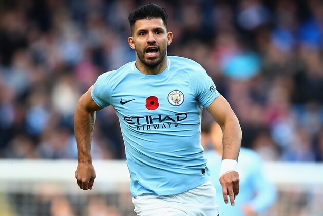 MANCHESTER, ENGLAND - NOVEMBER 05:  Sergio Aguero of Manchester City in action during the Premier League match between Manchester City and Arsenal at Etihad Stadium on November 5, 2017 in Manchester, England.  (Photo by Clive Brunskill/Getty Images)