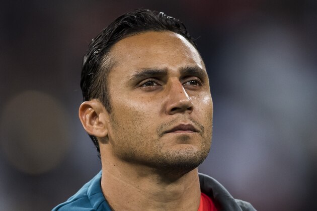 MADRID, SPAIN - OCTOBER 17: Goalkeeper Keylor Navas of Real Madrid prior to the UEFA Champions League 2017-18 match between Real Madrid and Tottenham Hotspur FC at Estadio Santiago Bernabeu on 17 October 2017 in Madrid, Spain. (Photo by Power Sport Images/Getty Images)