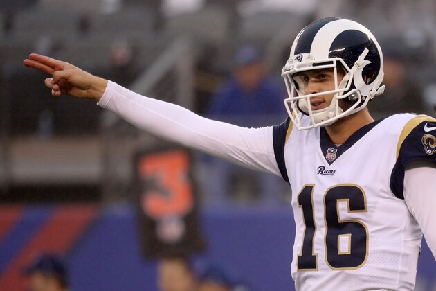 EAST RUTHERFORD, NJ - NOVEMBER 5: Quarterback Jared Goff #16 of the Los Angeles Rams points after the Rams got a fourth quarter first down against the New York Giants at MetLife Stadium on November 5, 2017 in East Rutherford, New Jersey. (Photo by Rob Carr/Getty Images)