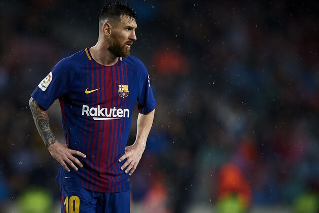 BARCELONA, SPAIN - NOVEMBER 04:  Lionel Messi of Barcelona looks on during the La Liga match between Barcelona and Sevilla at Camp Nou on November 4, 2017 in Barcelona, Spain.  (Photo by fotopress/Getty Images)