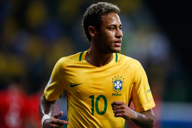 SAO PAULO, BRAZIL - OCTOBER 10: Neymar of Brazil in action during the match between Brazil and Chile for the 2018 FIFA World Cup Russia Qualifier at Allianz Parque Stadium on October 10, 2017 in Sao Paulo, Brazil. (Photo by Alexandre Schneider/Getty Images)