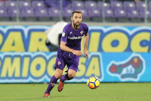 FLORENCE, ITALY - NOVEMBER 05: Milan Badelj of ACF Fiorentina in action during the Serie A match between ACF Fiorentina and AS Roma at Stadio Artemio Franchi on November 5, 2017 in Florence, Italy.  (Photo by Gabriele Maltinti/Getty Images)