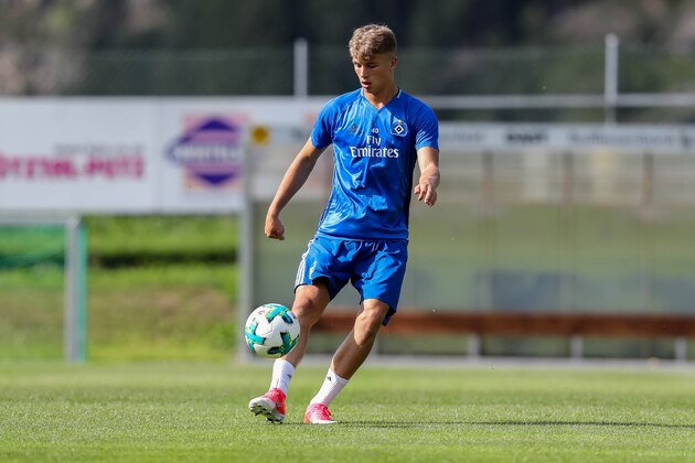 LAENGENFELD, AUSTRIA - JULY 23: Jann-Fiete Arp of Hamburg controls the ball during the Training Camp of Hamburger SV on July 23, 2017 in Laengenfeld, Austria. (Photo by TF-Images/TF-Images via Getty Images)