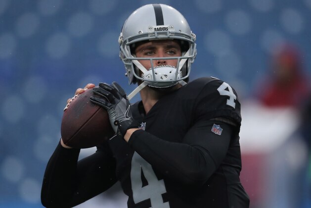 BUFFALO, NY - OCTOBER 29: Derek Carr #4 of the Oakland Raiders throws the ball as he warms up before the start of NFL game action against the Buffalo Bills at New Era Field on October 29, 2017 in Buffalo, New York. (Photo by Tom Szczerbowski/Getty Images)