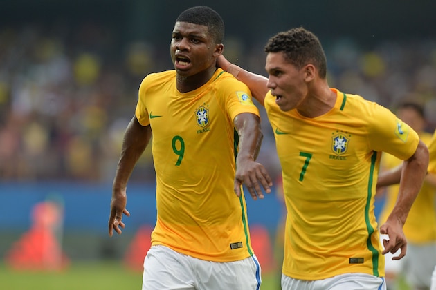 Lincoln (L) of Brazil runs along with his teammate to celebrate a goal against Spain during their group stage football match in the FIFA U-17 World Cup played at the Jawaharlal Nehru International Stadium in Kochi on October 7, 2017.
The FIFA U-17 Football World Cup is taking place in India from October 6 to 28. / AFP PHOTO / Manjunath KIRAN        (Photo credit should read MANJUNATH KIRAN/AFP/Getty Images)