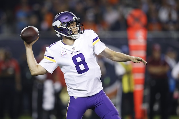 CHICAGO, IL - OCTOBER 09: Sam Bradford #8 of the Minnesota Vikings throws a pass during a game against the Chicago Bears at Soldier Field on October 9, 2017 in Chicago, Illinois. The Vikings won 20-17. (Photo by Joe Robbins/Getty Images)