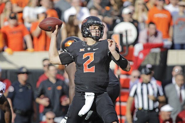 STILLWATER, OK - NOVEMBER 04: Quarterback Mason Rudolph #2 of the Oklahoma State Cowboys looks to throw against the Oklahoma Sooners at Boone Pickens Stadium on November 4, 2017 in Stillwater, Oklahoma. Oklahoma defeated Oklahoma State 62-52.  (Photo by Brett Deering/Getty Images)