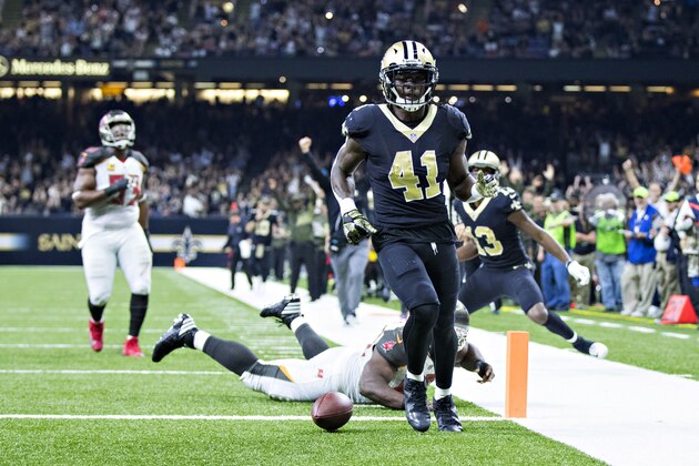 NEW ORLEANS, LA - NOVEMBER 5:  Alvin Kamara #41 of the New Orleans Saints runs the ball in for a touchdown during a game against the Tampa Bay Buccaneers at Mercedes-Benz Superdome on November 5, 2017 in New Orleans, Louisiana.  The Saints defeated the Buccaneers 30-10. (Photo by Wesley Hitt/Getty Images)