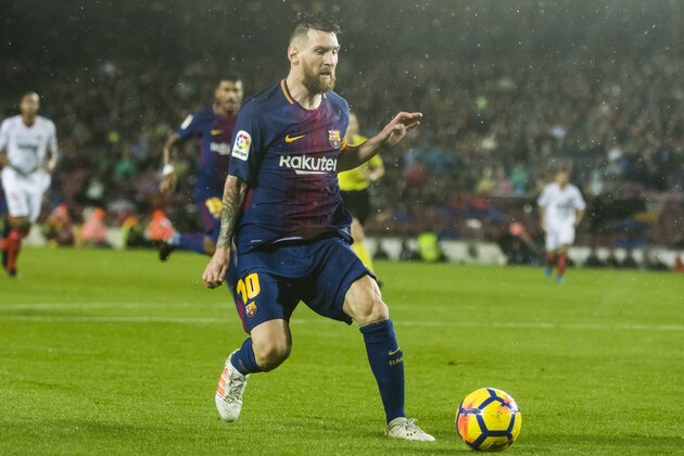BARCELONA, SPAIN - NOVEMBER 04: Lionel Andres Messi of FC Barcelona in action during the La Liga 2017-18 match between FC Barcelona and Sevilla FC at Camp Nou on November 04 2017 in Barcelona, Spain. (Photo by Power Sport Images/Getty Images)