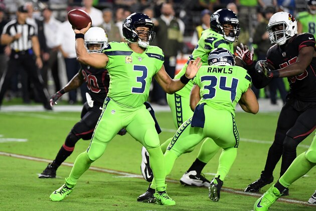 GLENDALE, AZ - NOVEMBER 09:  Quarterback Russell Wilson #3 of the Seattle Seahawks makes a pass in the first half of the NFL game against the Arizona Cardinals at University of Phoenix Stadium on November 9, 2017 in Glendale, Arizona.  (Photo by Norm Hall/Getty Images)
