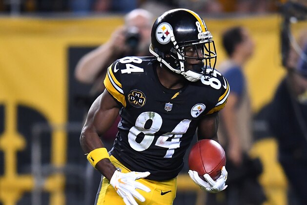 PITTSBURGH, PA - OCTOBER 22:  Antonio Brown #84 of the Pittsburgh Steelers in action during the game against the Cincinnati Bengals at Heinz Field on October 22, 2017 in Pittsburgh, Pennsylvania. (Photo by Joe Sargent/Getty Images) *** Local Caption ***