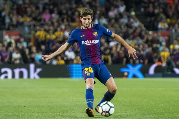 BARCELONA, SPAIN - OCTOBER 21: Sergi Roberto Carnicer of FC Barcelona in action during the La Liga 2017-18 match between FC Barcelona and Malaga CF at Camp Nou on 21 October 2017 in Barcelona, Spain. (Photo by Power Sport Images/Getty Images)
