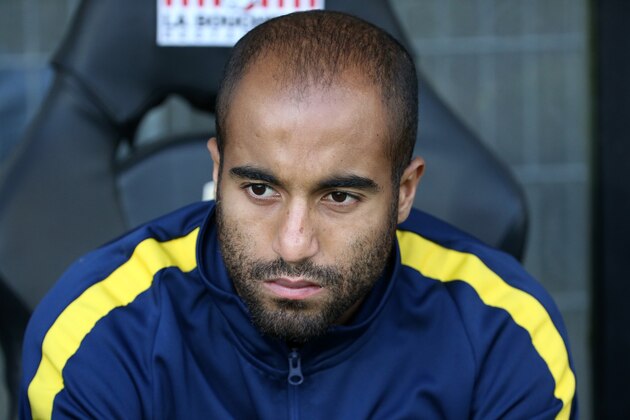 ANGERS, FRANCE - NOVEMBER 4: Lucas Moura of PSG sits on the bench during the French Ligue 1 match between Angers SCO and Paris Saint Germain (PSG) at Stade Raymond Kopa on November 4, 2017 in Angers, France. (Photo by Jean Catuffe/Getty Images)