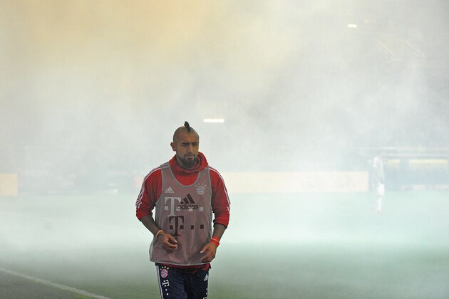 DORTMUND, GERMANY - NOVEMBER 4: Arturo Vidal of Bayern Muenchen walks through the fogged stadium during the German Bundesliga match between Borussia Dortmund v Bayern Munchen at the Signal Iduna Park on November 4, 2017 in Dortmund Germany. (Photo by TF-Images/TF-Images via Getty Images)