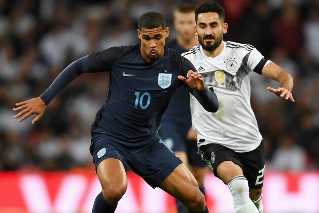 LONDON, ENGLAND - NOVEMBER 10:  Ruben Loftus-Cheek of England and IIkay Gundogan of Germany battle for possession during the International friendly match between England and Germany at Wembley Stadium on November 10, 2017 in London, England.  (Photo by Ross Kinnaird/Getty Images)