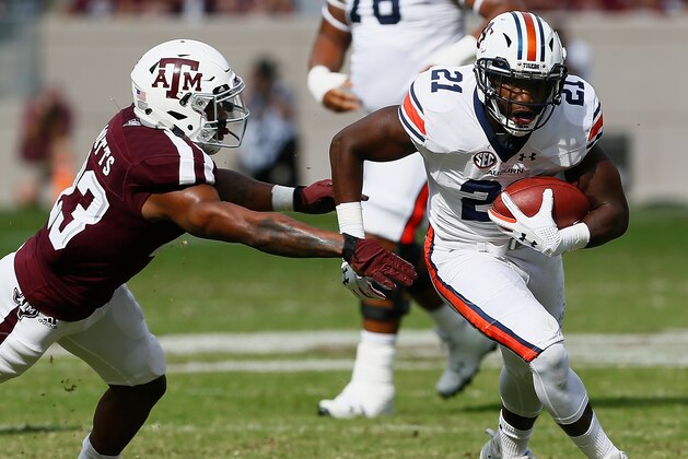 COLLEGE STATION, TX - NOVEMBER 04: Kerryon Johnson #21 of the Auburn Tigers runs past Armani Watts #23 of the Texas A&M Aggies at Kyle Field on November 4, 2017 in College Station, Texas. (Photo by Bob Levey/Getty Images) COLLEGE STATION, TX - NOVEMBER 04: Kerryon Johnson #21 of the Auburn Tigers runs past Armani Watts #23 of the Texas A&M Aggies at Kyle Field on November 4, 2017 in College Station, Texas. (Photo by Bob Levey/Getty Images)