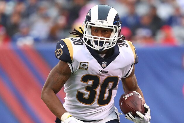 EAST RUTHERFORD, NJ - NOVEMBER 05:  Todd Gurley #30 of the Los Angeles Rams runs with the ball against the New York Giants  during their game at MetLife Stadium on November 5, 2017 in East Rutherford, New Jersey.  (Photo by Al Bello/Getty Images)