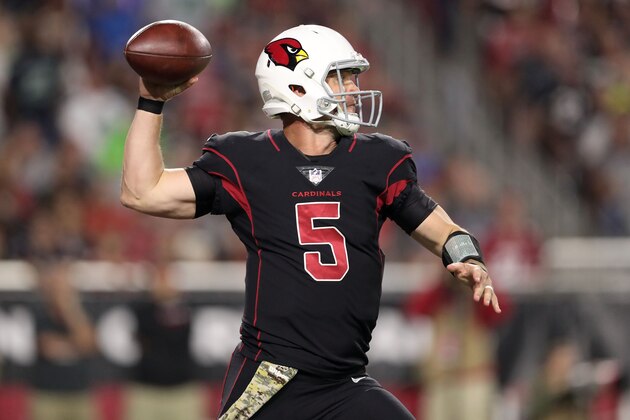 GLENDALE, AZ - NOVEMBER 09:  Quarterback Drew Stanton #5 of the Arizona Cardinals makes a pass in the first half of the NFL game against the Seattle Seahawks at University of Phoenix Stadium on November 9, 2017 in Glendale, Arizona.  (Photo by Christian Petersen/Getty Images)