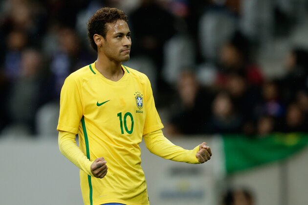 LILLE, FRANCE - NOVEMBER 10: Neymar Jr of Brazil celebrate 0-1 during the  International Friendly match between Japan  v Brazil  at the Stade Pierre Mauroy on November 10, 2017 in Lille France (Photo by Eric Verhoeven/Soccrates/Getty Images)