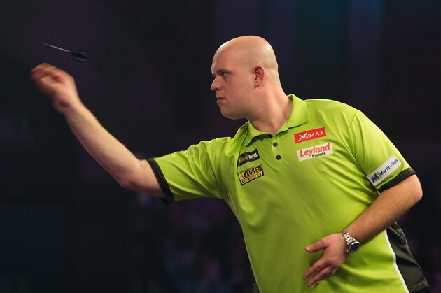 Netherlands' Michael van Gerwen throws during the PDC World Championship darts final against Scotland's Gary Anderson at Alexandra Palace in north London on January 2, 2017. / AFP / DANIEL LEAL-OLIVAS (Photo credit should read DANIEL LEAL-OLIVAS/AFP/Getty Images) Netherlands' Michael van Gerwen throws during the PDC World Championship darts final against Scotland's Gary Anderson at Alexandra Palace in north London on January 2, 2017. / AFP / DANIEL LEAL-OLIVAS (Photo credit should read DANIEL LEAL-OLIVAS/AFP/Getty Images)