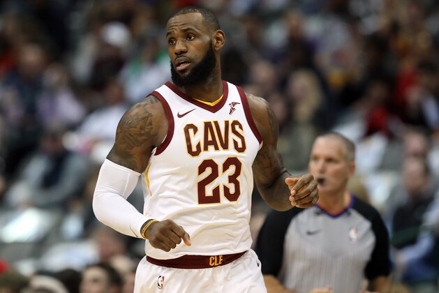 DALLAS, TX - NOVEMBER 11:  LeBron James #23 of the Cleveland Cavaliers at American Airlines Center on November 11, 2017 in Dallas, Texas.  NOTE TO USER: User expressly acknowledges and agrees that, by downloading and or using this photograph, User is consenting to the terms and conditions of the Getty Images License Agreement.  (Photo by Ronald Martinez/Getty Images)