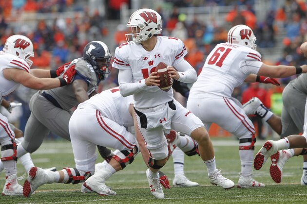 CHAMPAIGN, IL - OCTOBER 28: Alex Hornibrook #12 of the Wisconsin Badgers scrambles out of the pocked during the game against the Illinois Fighting Illini at Memorial Stadium on October 28, 2017 in Champaign, Illinois. (Photo by Michael Hickey/Getty Images)
